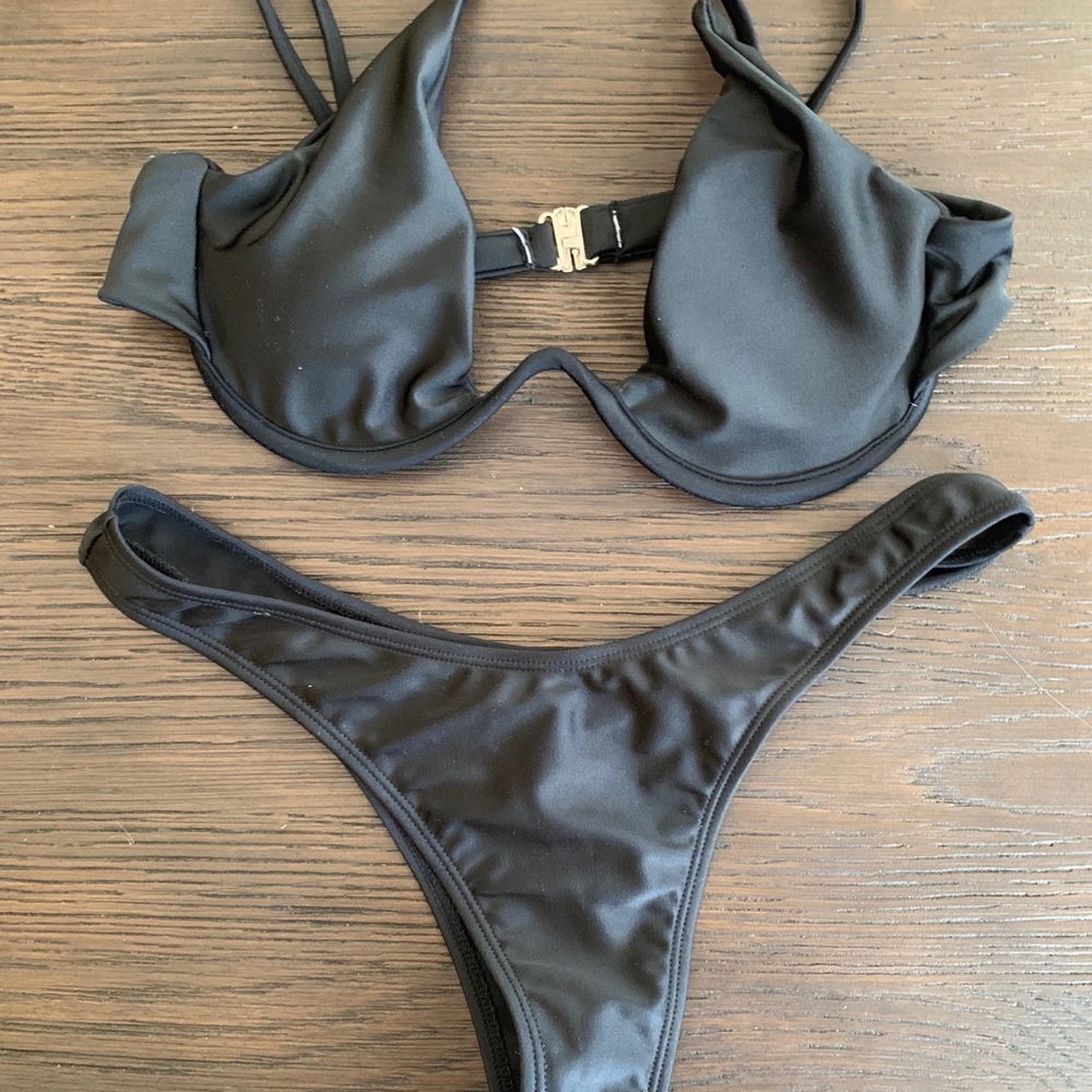 black underwire bikini
